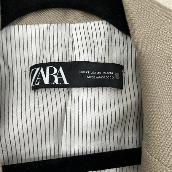 Zara fully lined linen blazer. XS - Picture 2 of 5